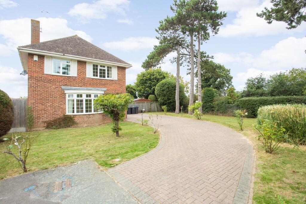 4-bed detached on Birkdale Gardens, Herne Bay, CT6, £450,000