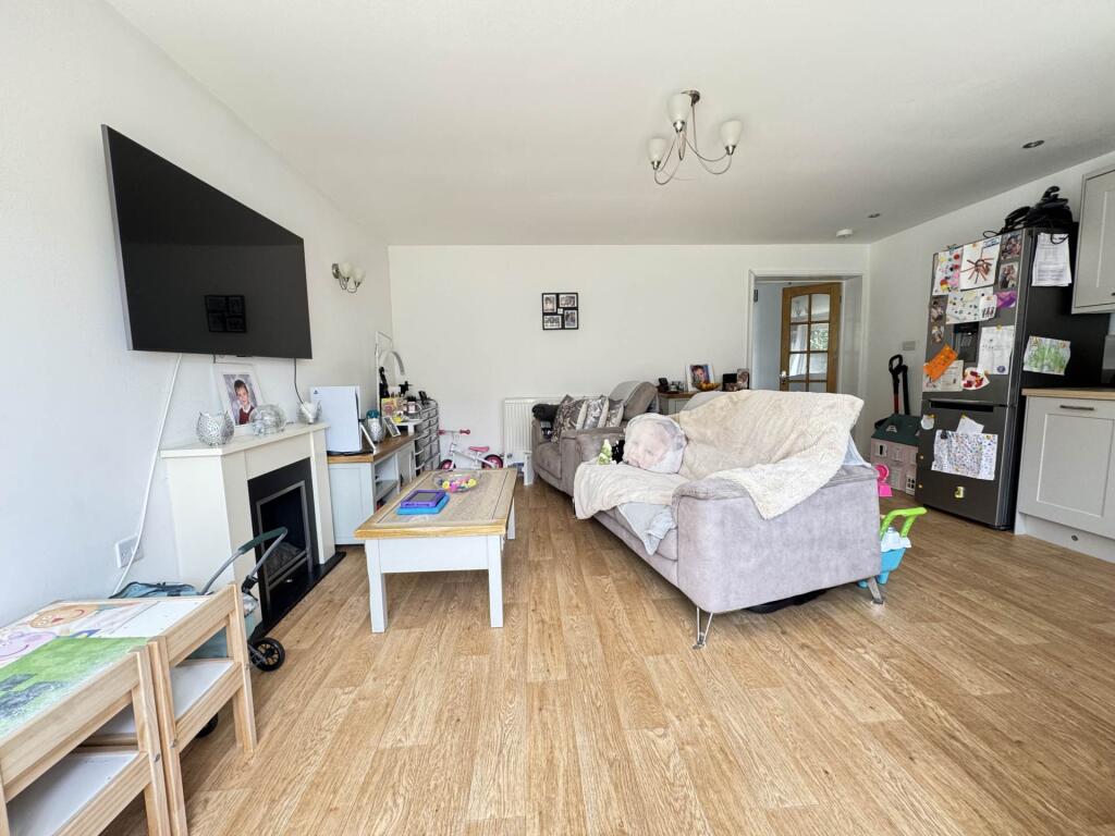 Karen Close, Bideford photo 4