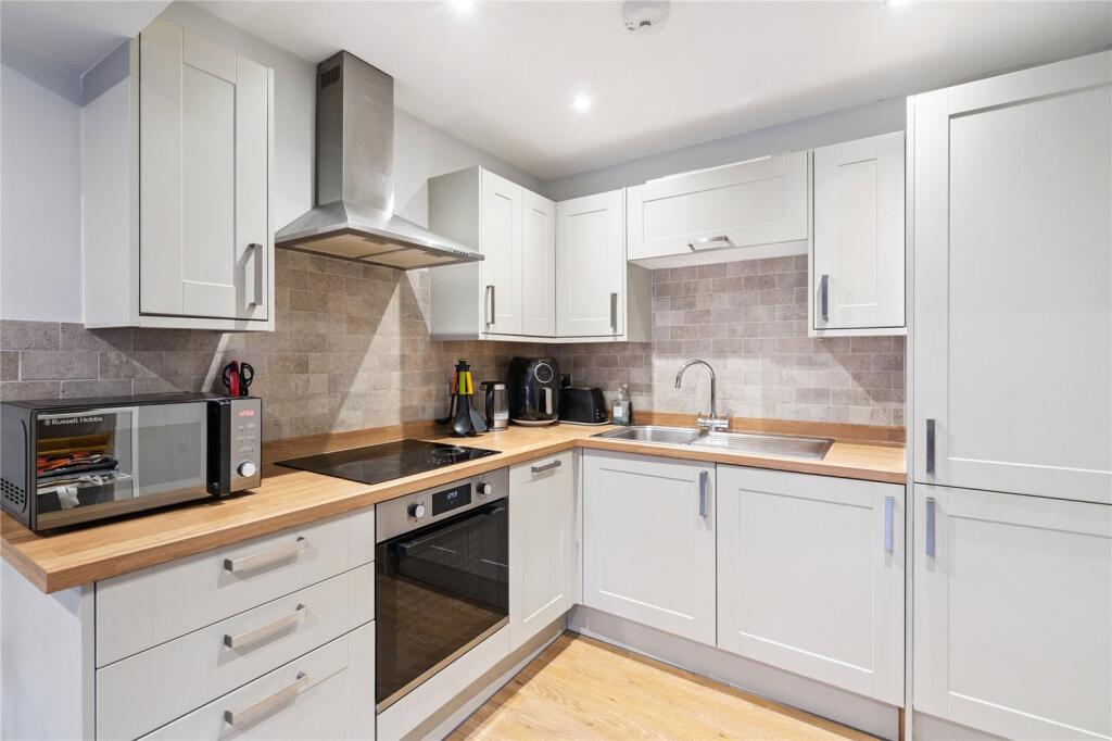 High Street, Twyford, Berkshire, RG10 - View 2