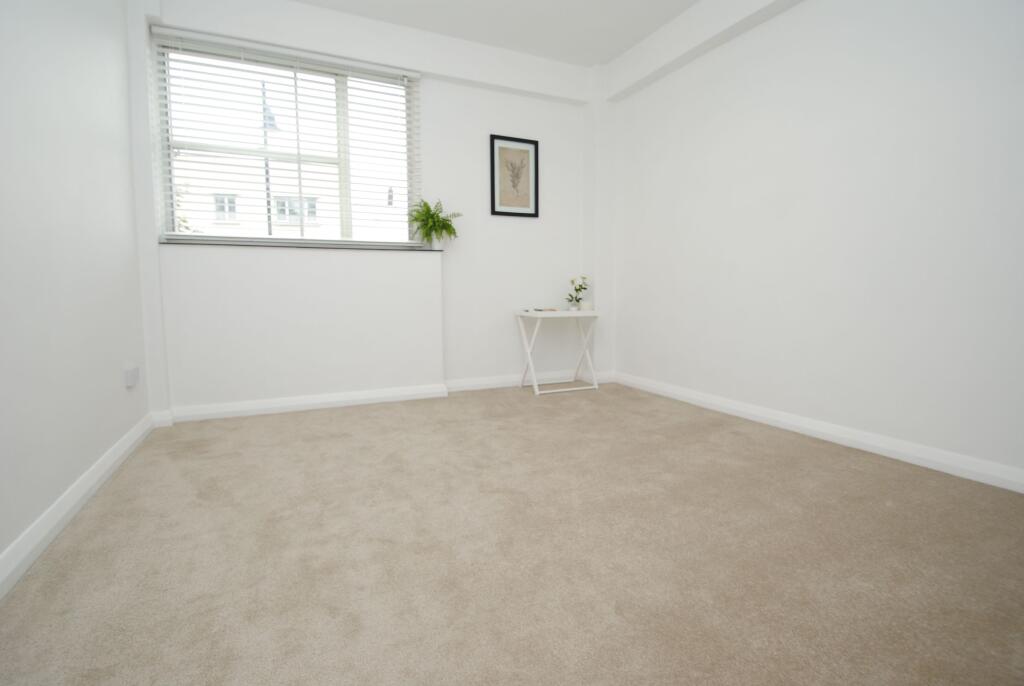 Apartment in Southend-on-Sea, Leigh-on-Sea - View 5