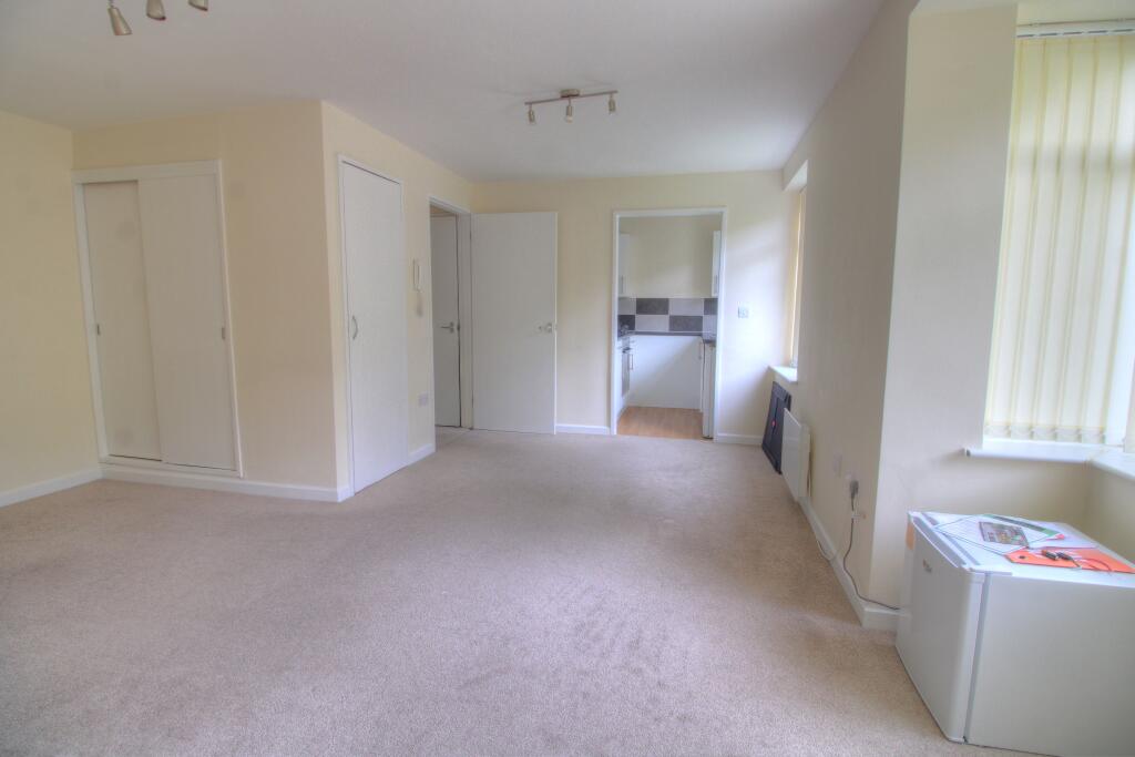 Hartsbourne Road, Reading, RG6 - View 4