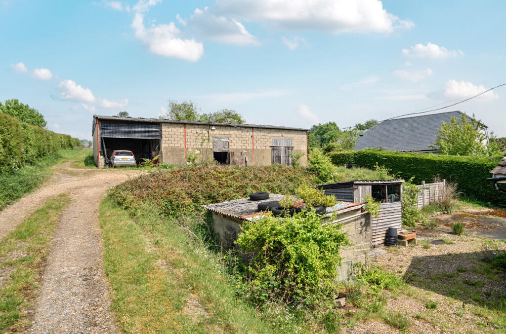 Hawthorn Road, Four Marks, Alton, Hampshire, GU34 - More