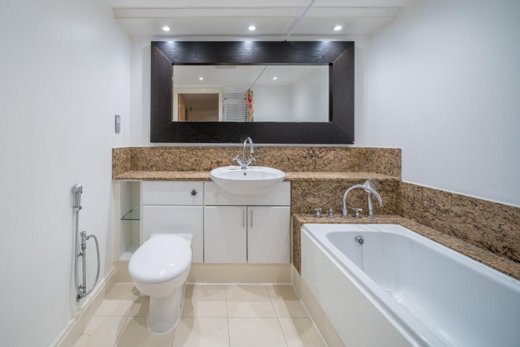 Apartment in London - More