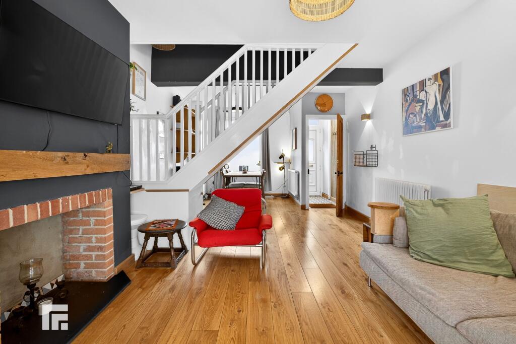 House in Cardiff, Grangetown - View 2