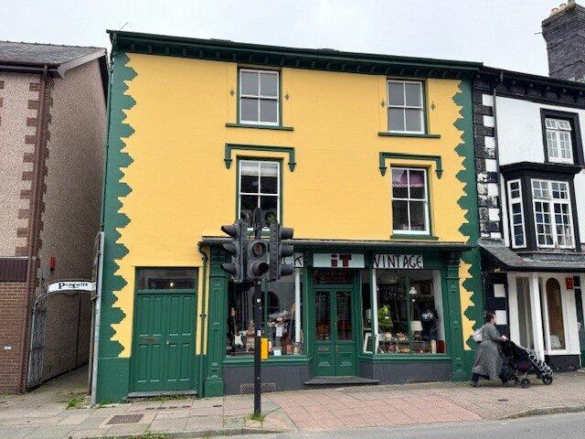 1-bed flat on Penrallt Street, Machynlleth, Powys, SY20, £220,000