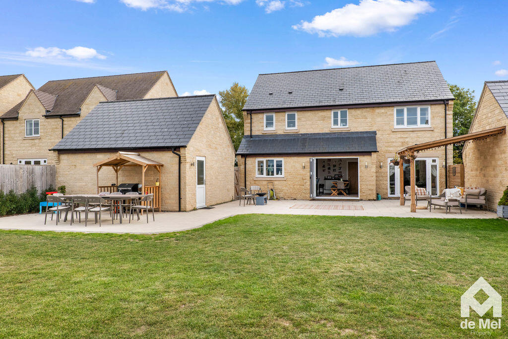 House in Tewkesbury, Gotherington - More