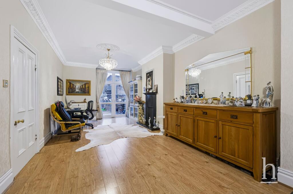 House in Wirral, Liverpool City Region - View 4