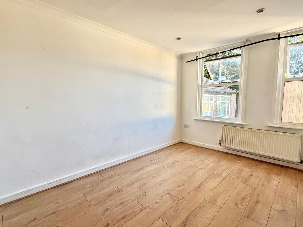 Apartment in Luton - View 3