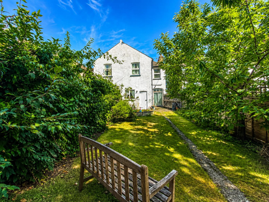 House in London, Carshalton Beeches, Carshalton-on-the-Hill - View 4