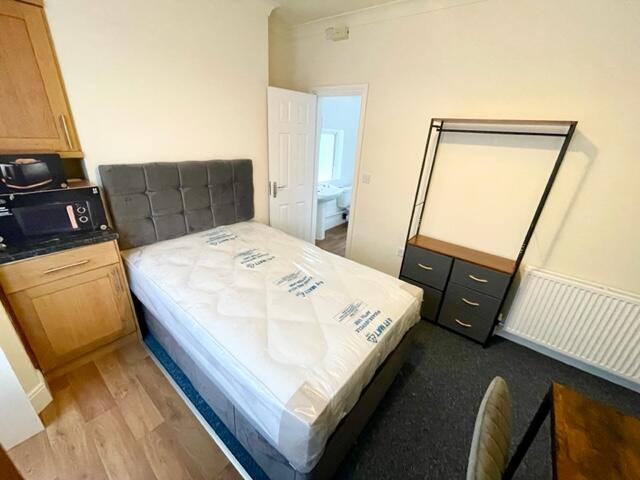 Apartment in Brighton - View 3