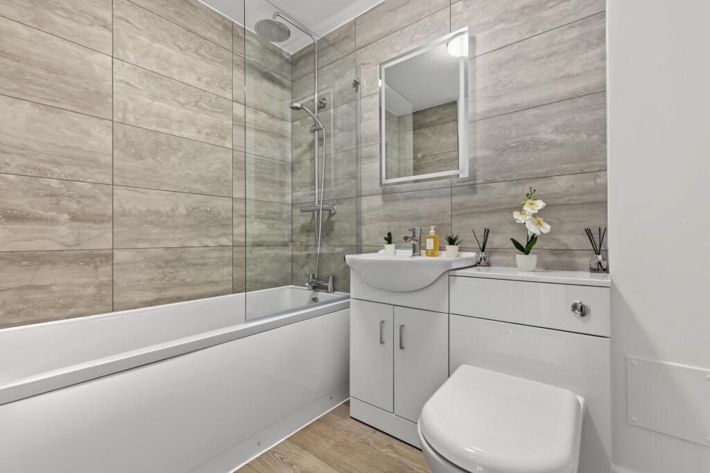 Parkside, Waltham Cross, EN8 photo 4
