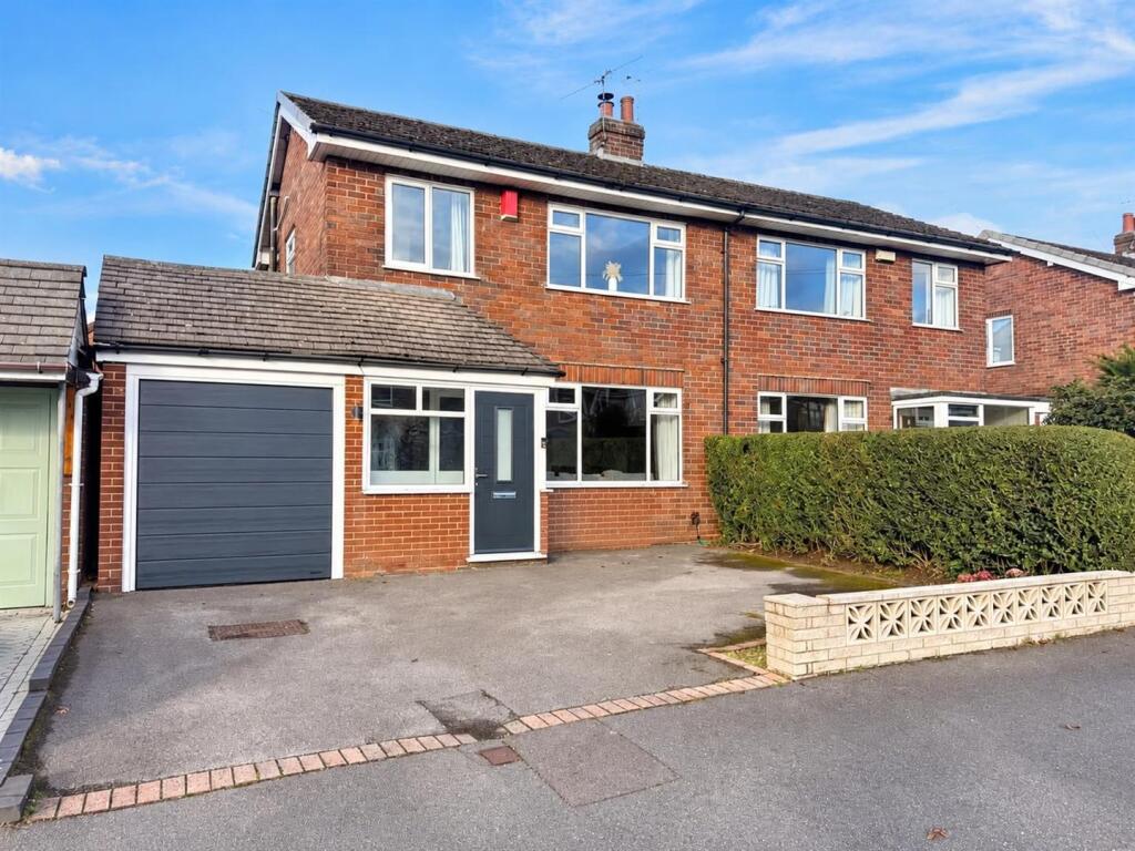 3-bed semi-detached on Moorland Avenue, Werrington, Staffordshire, ST9 0EQ, £240,000