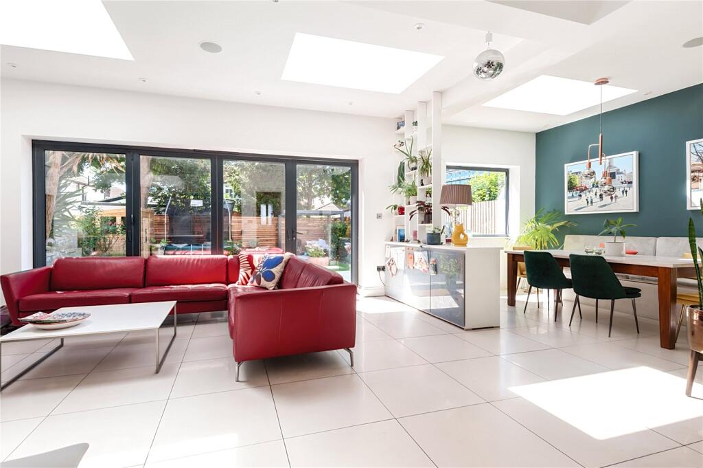 Whitton Road, Twickenham photo 3