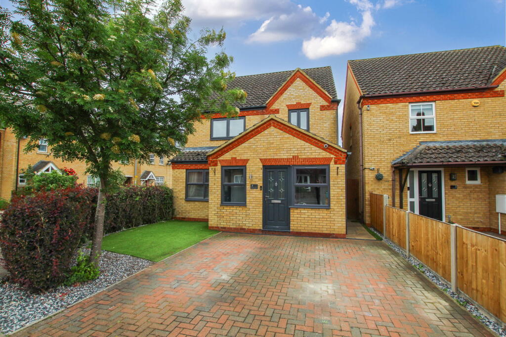 3-bed detached on Kestrel Way, Sandy, SG19 2TG, £379,950