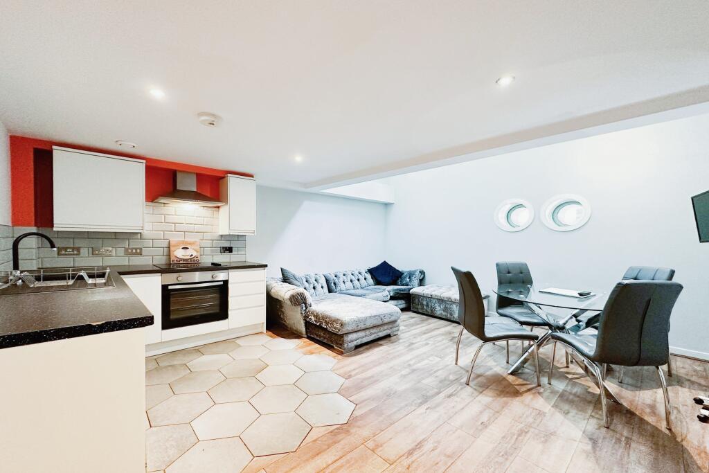 Apartment in Liverpool - View 3