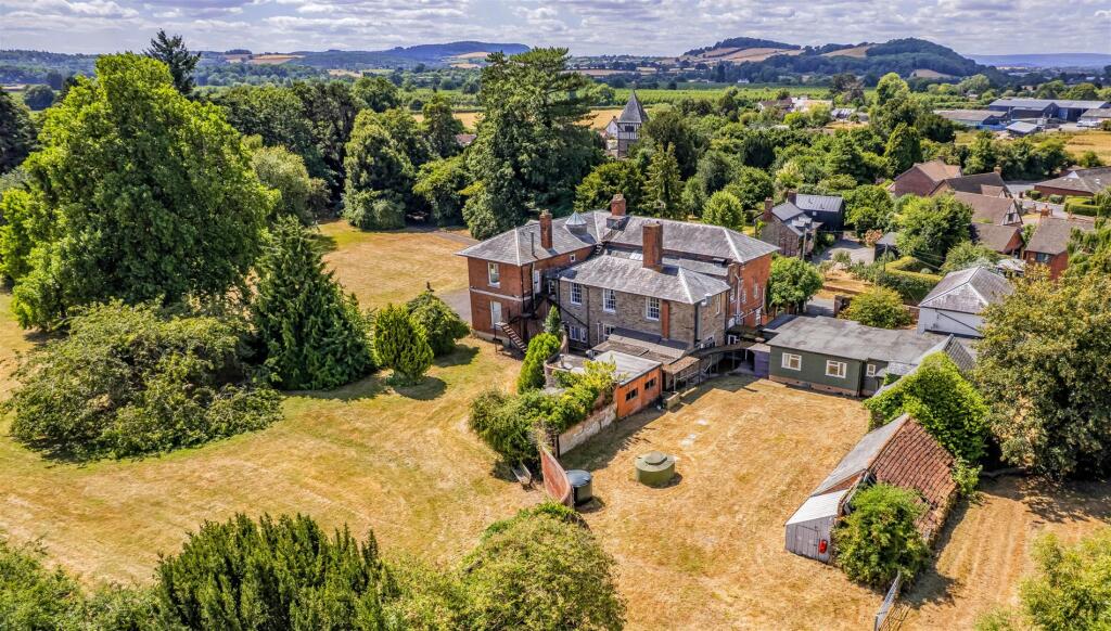 House in Hampton Bishop, Herefordshire - More