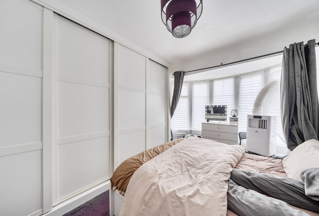 House in London, Benhilton - More