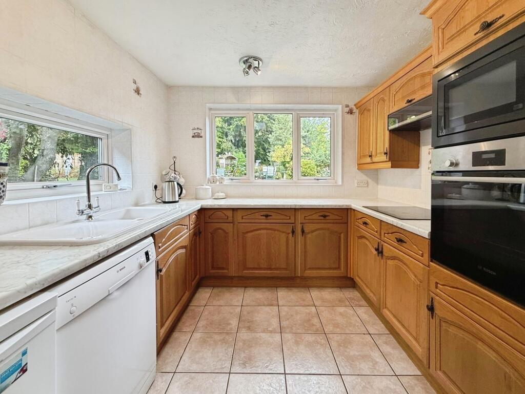 House in Basingstoke and Deane, Oakridge - View 3