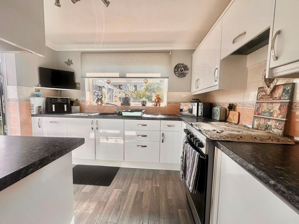 Cunningham Drive, Eastbourne photo 4