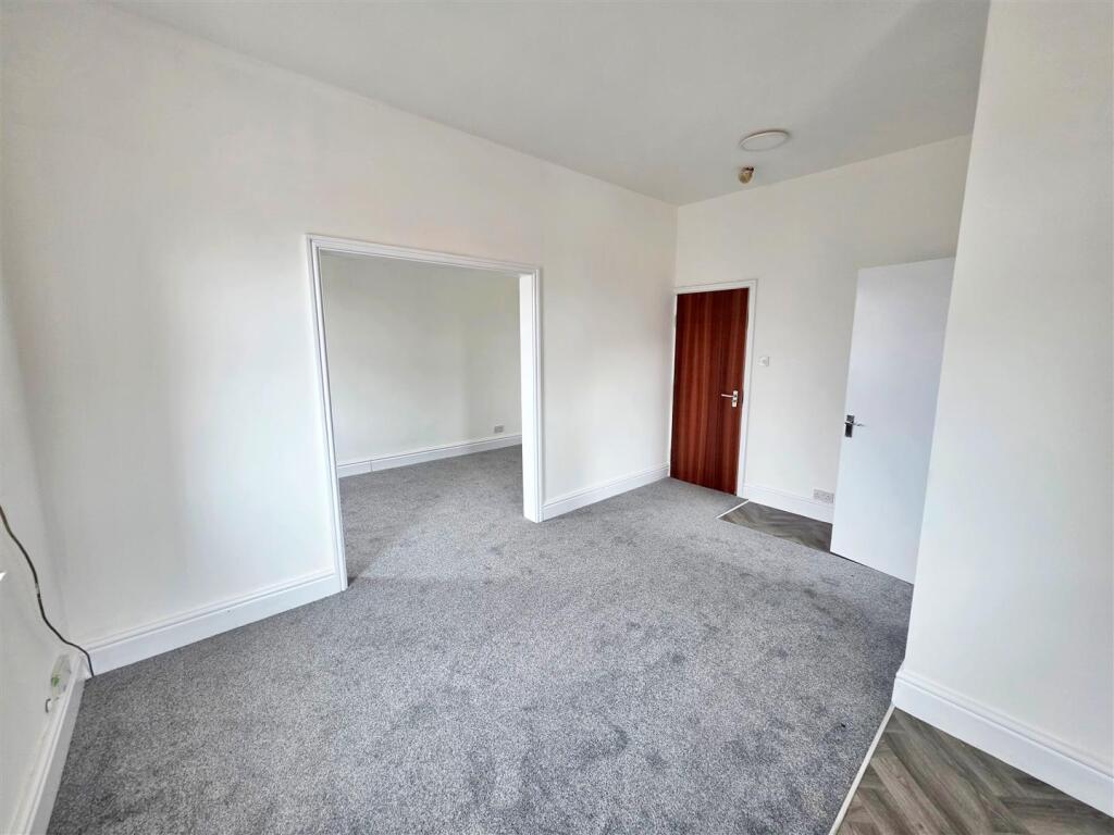 Apartment in Blackpool, Knowle - View 3