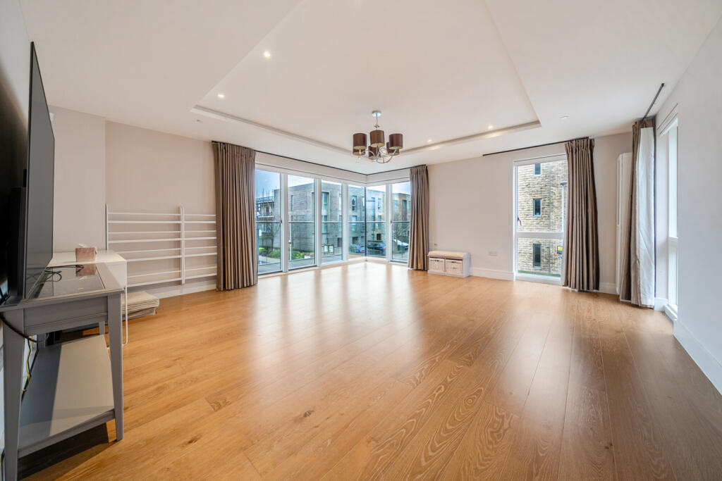 Handley Drive, London photo 3