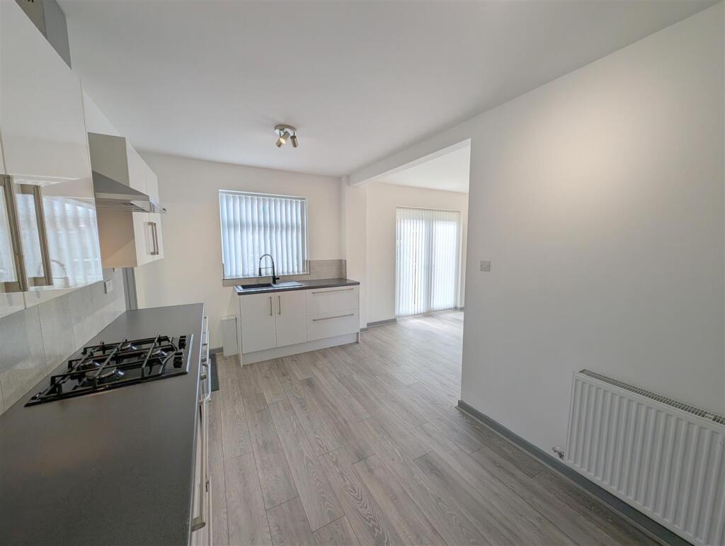 House in Darlington, Eastbourne - More