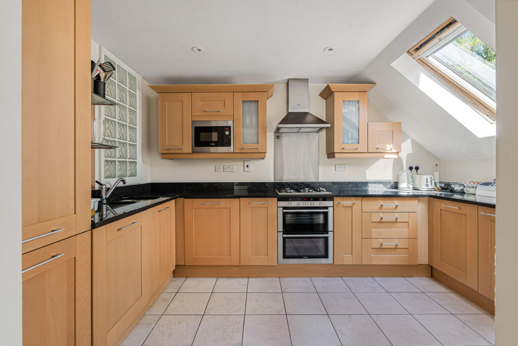 Apartment in Sunningdale, Windsor and Maidenhead - View 4