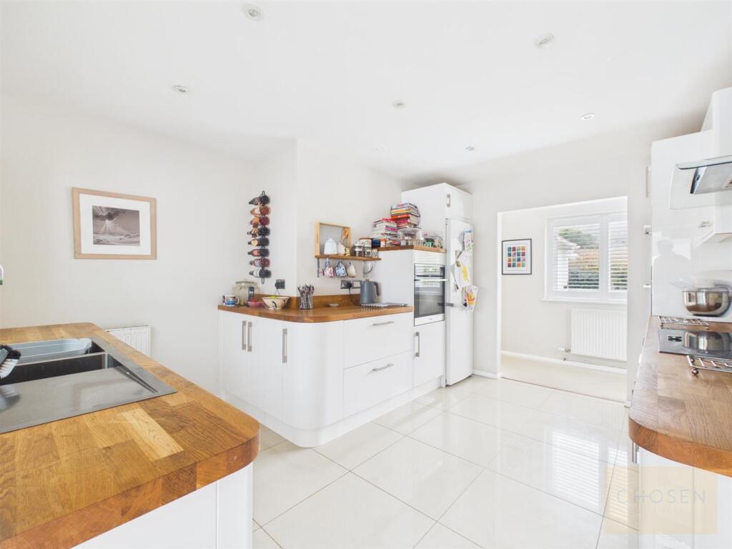 House in Tewkesbury, Watermead, Brockworth - More