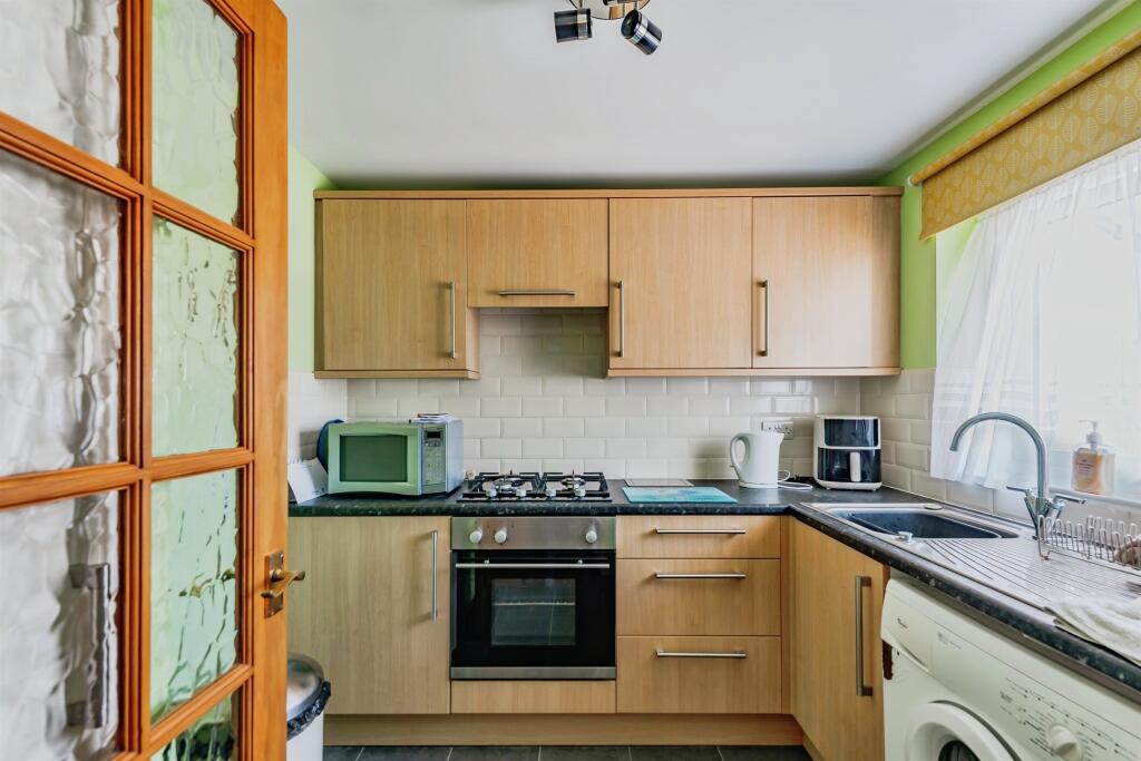 House in Crawley, Southgate - View 5