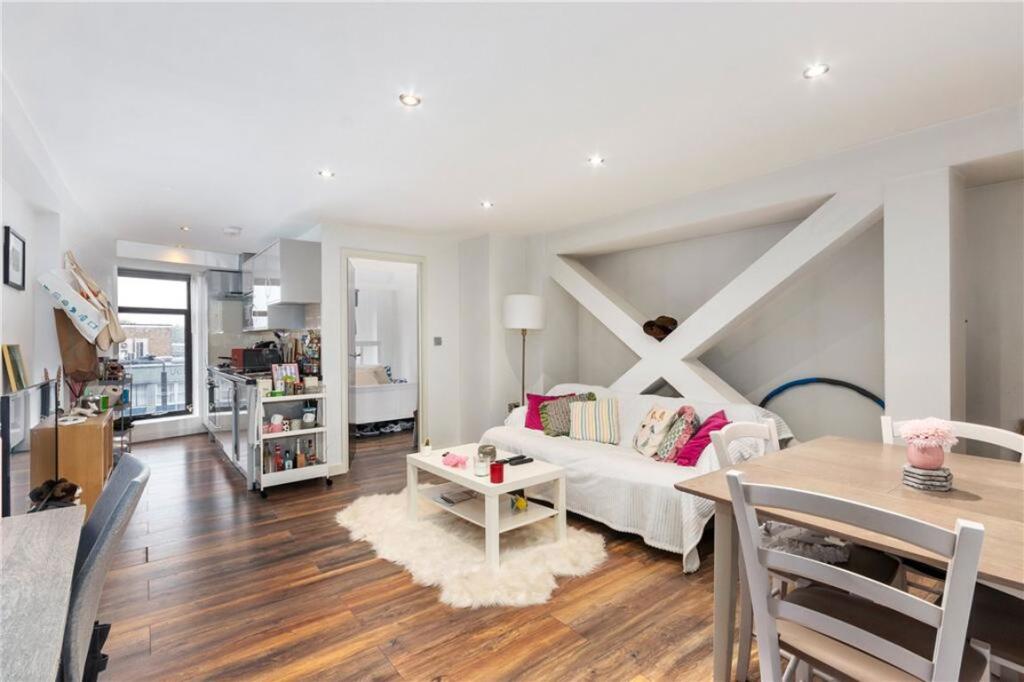 Apartment in London - View 2