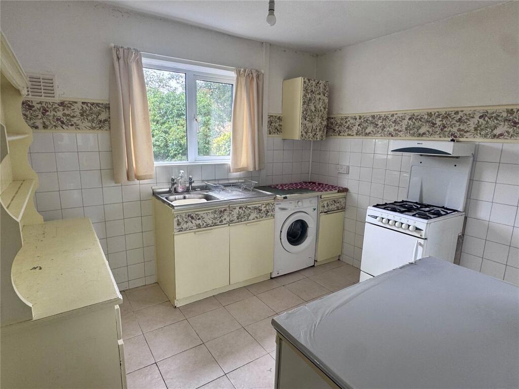 Weyhill Close, Swindon, SN3 - View 6