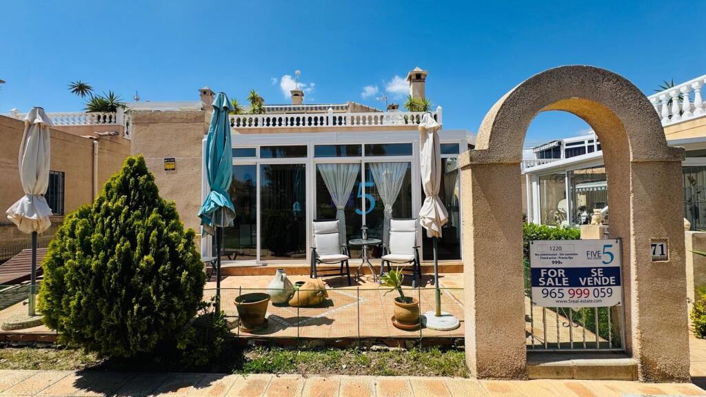 Main image of property: Valencia, Alicante, Playa Flamenca