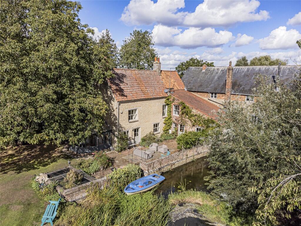 House in Thrapston, Islip - View 3