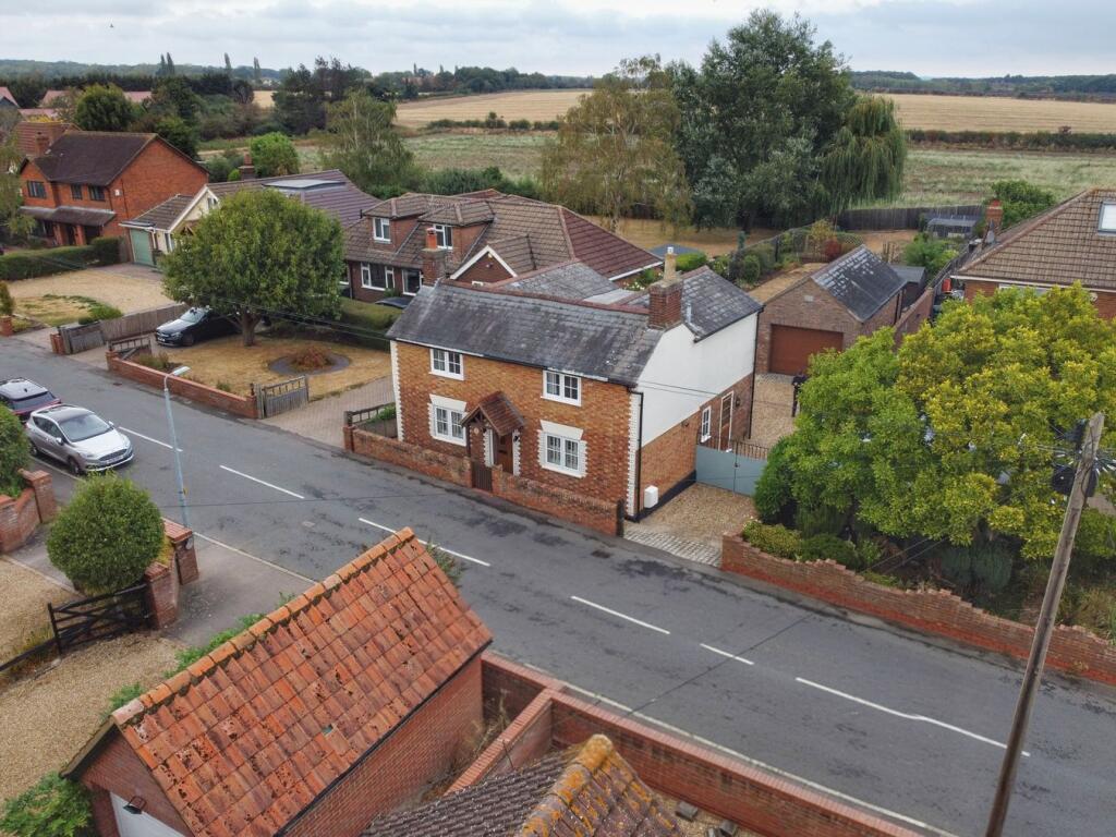 3-bed detached on Lower Shelton Road, Marston Moretaine, Bedfordshire, MK43, £525,000