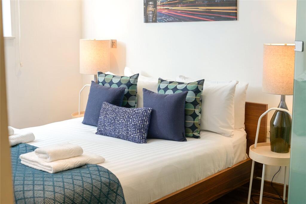 Apartment in London - View 5