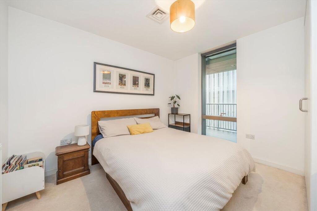 Apartment in London, St Luke's, Islington - View 2