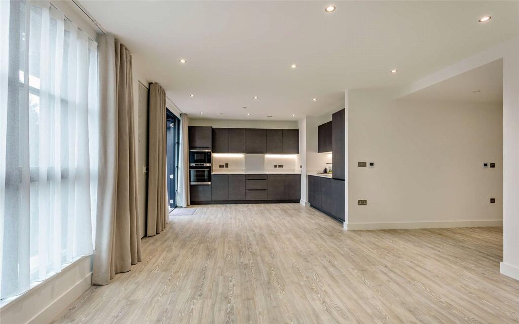 Apartment in Cambridge, Eddington - View 4