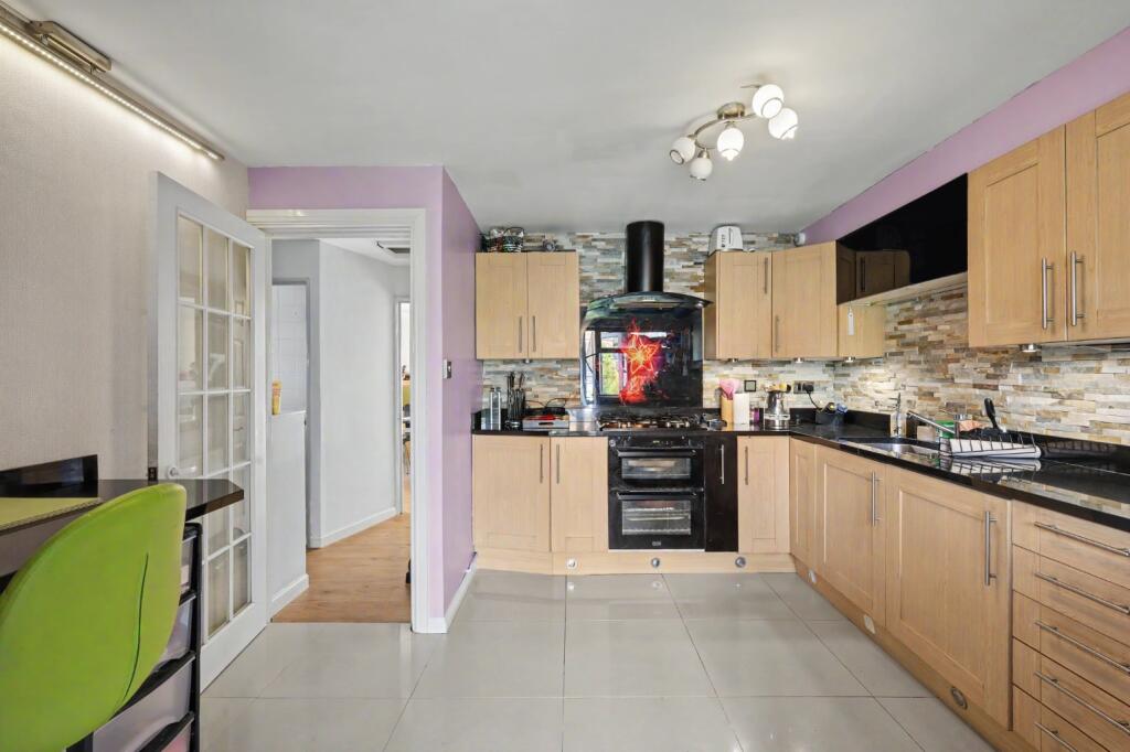 House in Basildon, Essex - View 4