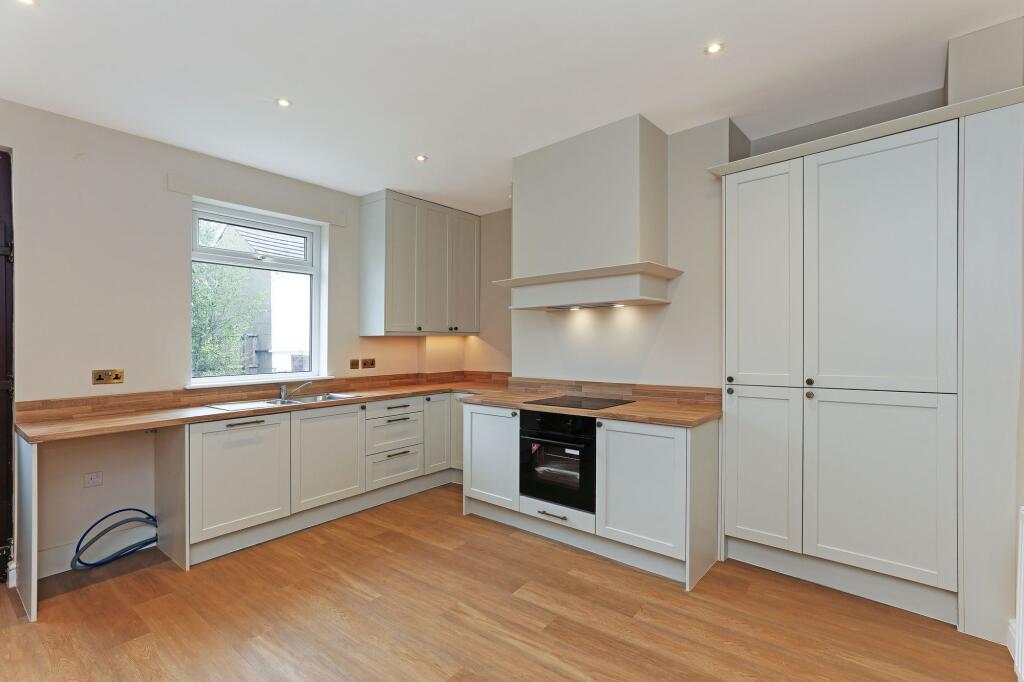 House in Wakefield - View 2