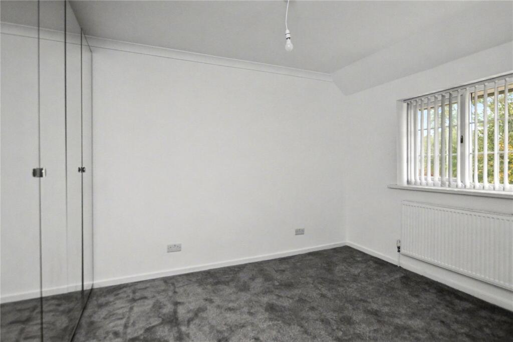 Fearnville Close, Leeds photo 4