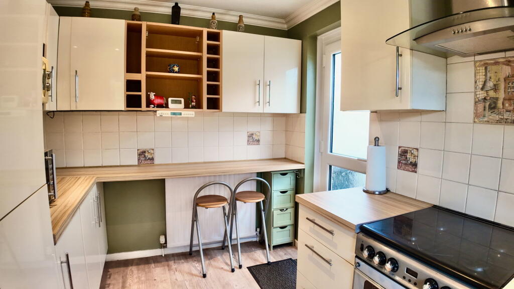 House in Pontllanfraith, Caerphilly - More