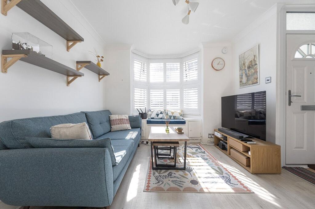 House in Sutton - View 2