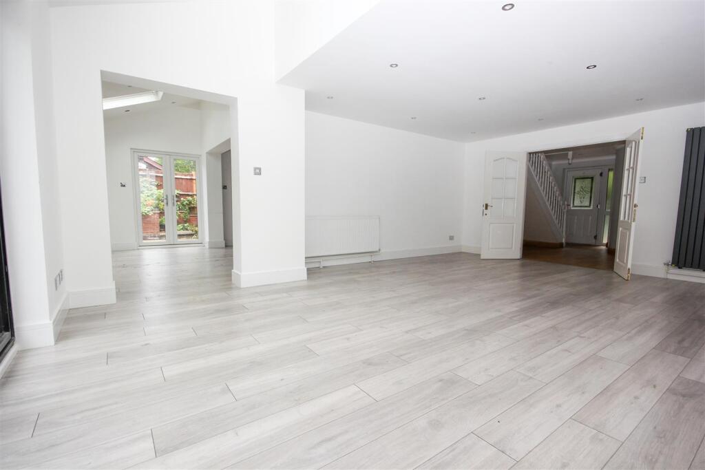 House in Rushden, North Northamptonshire - View 5