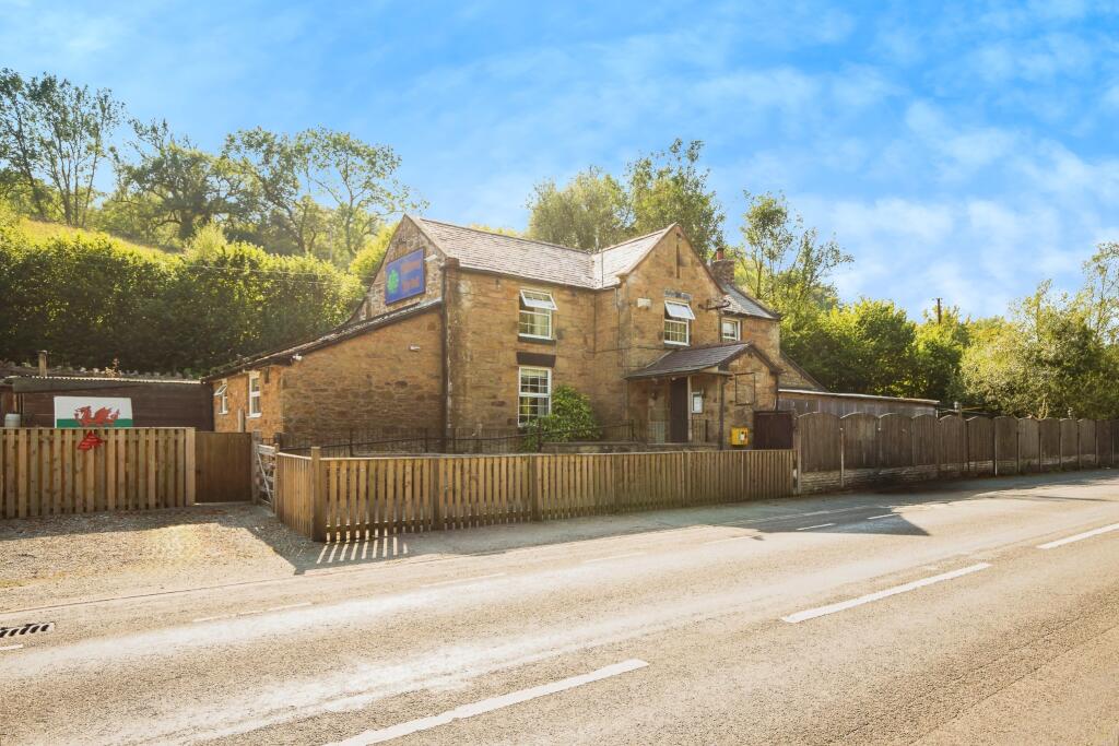 4-bed detached on Denbigh Road, Hendre, Yr Wyddgrug, Denbigh Road, CH7, £550,000