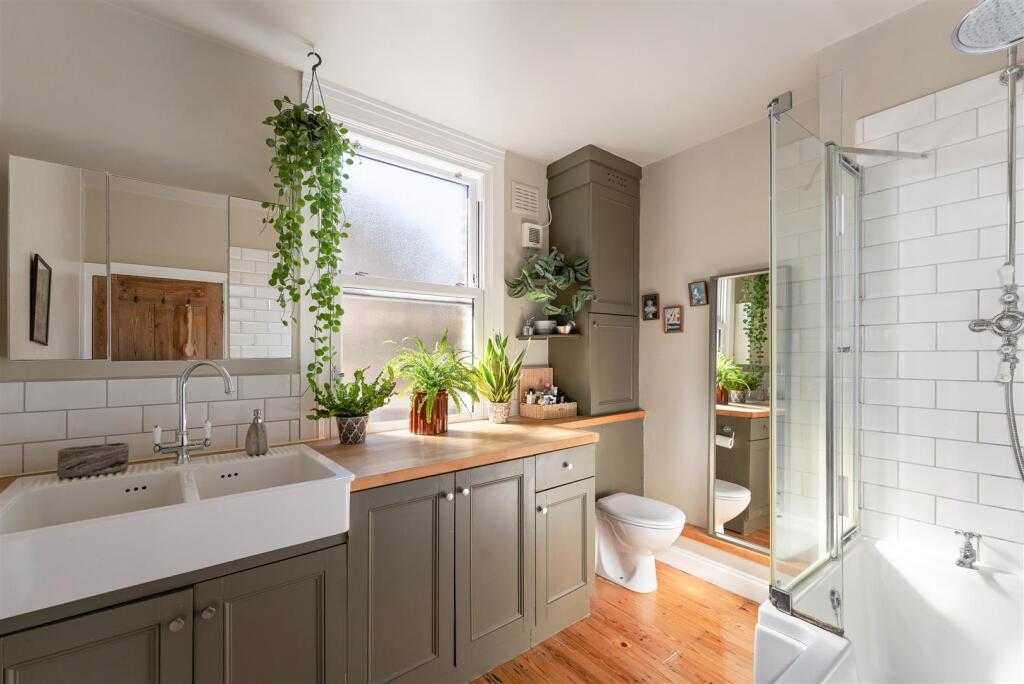 Apartment in London - More