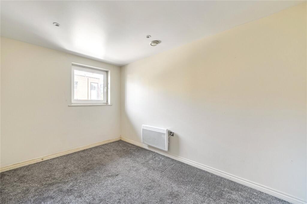 Apartment in London, Royal Borough of Kingston upon Thames - More