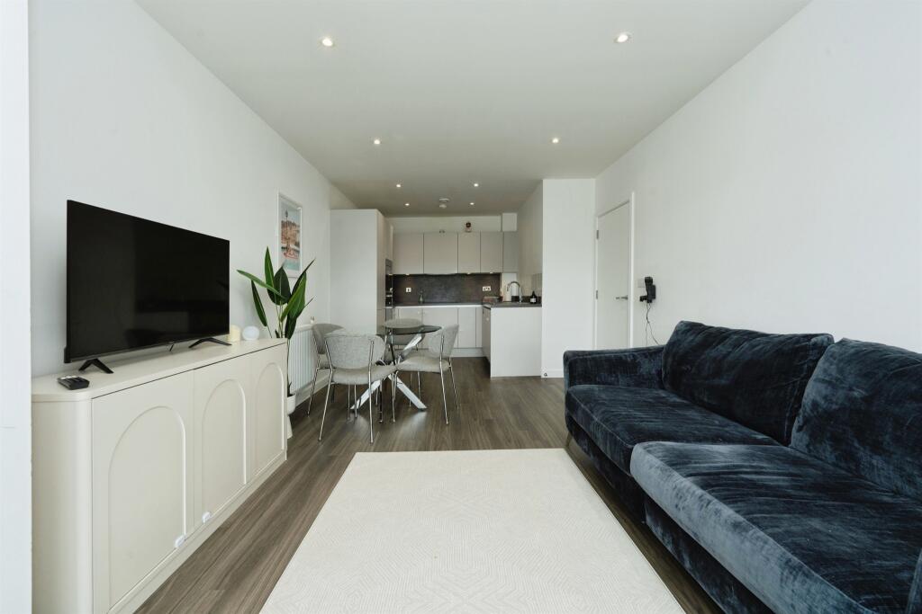 Apartment in Watford - View 4