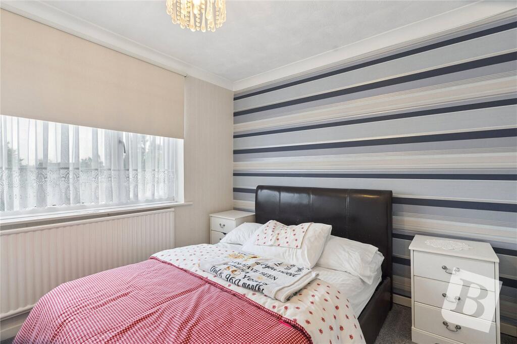 House in London, South Hornchurch - More