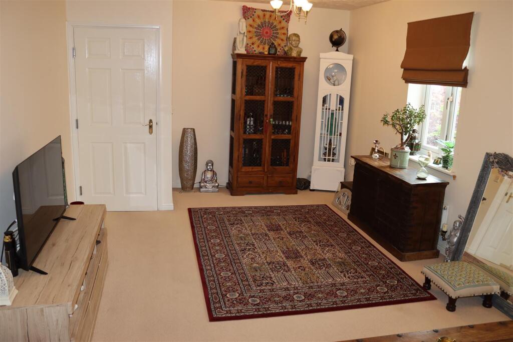 Apartment in Walsall, Leighswood - View 3