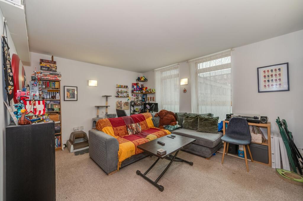 Apartment in Sheffield, South Yorkshire - More